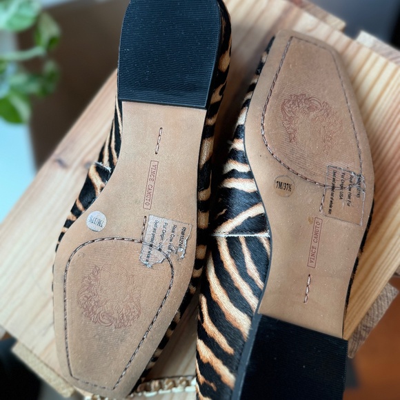 Vincent Camuto ankle chain “Latenla” tiger print cow hair square toe ballet flat - Picture 9 of 12